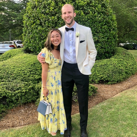 Meet your Posher, Jennifer! 🤘🏻 - Picture 2 of 8